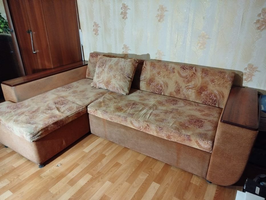 Продам диван угловой