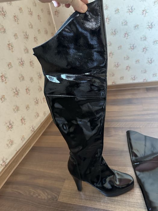 Сапоги лаковые высокие