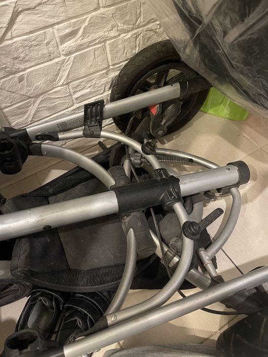 продается коляска quinny