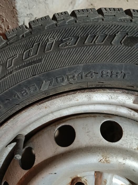 Продам колёса и дверную обшивку