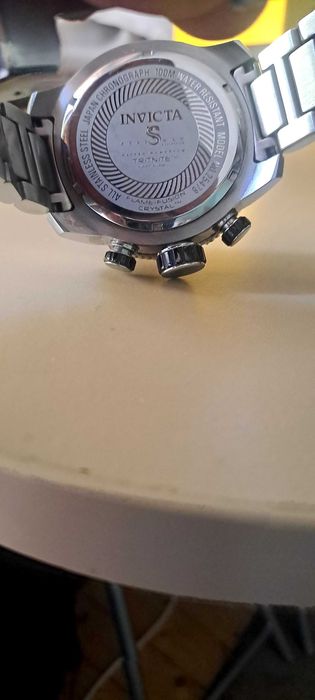 Продавам часовник Invicta
