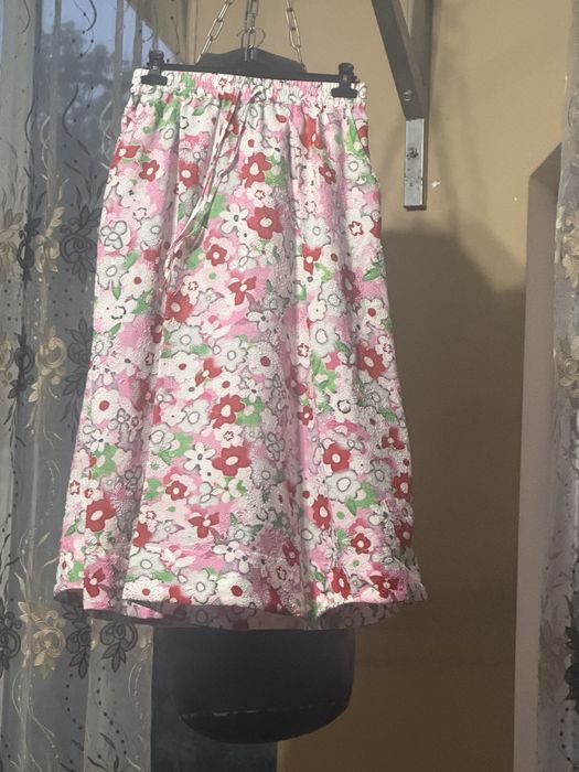 este fusta midi Julianne Floral Jacquard Skirt