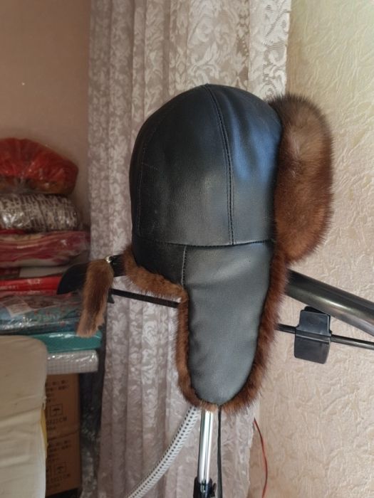 Продам  шапки из кожи и норки.
