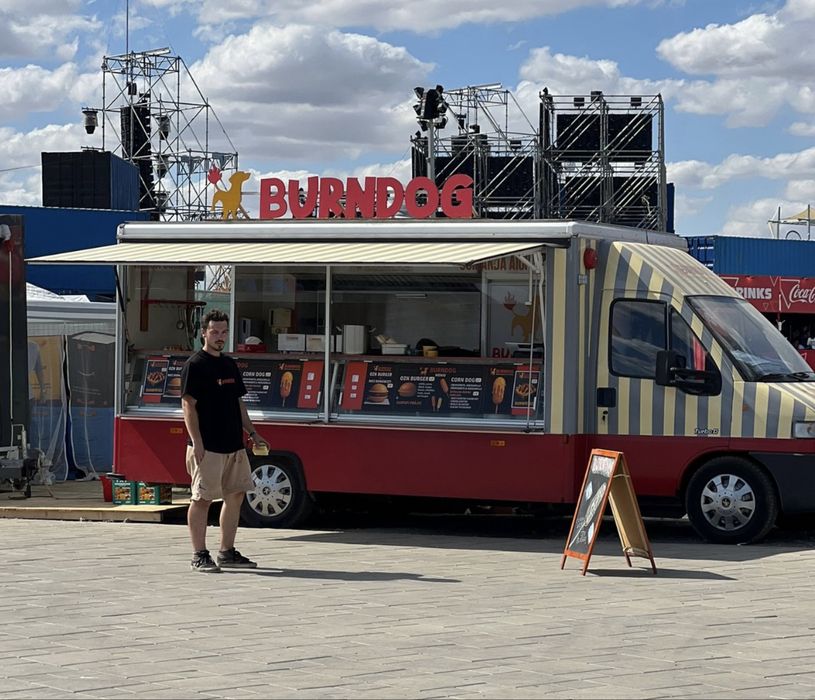 Inchiriere vanzare foodtruck food truck rulota  camioneta imbiss