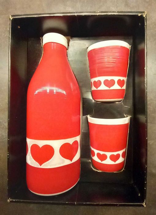 Статуетка ваза свещник плетени цветя бутилка и чаши кутии за подправки