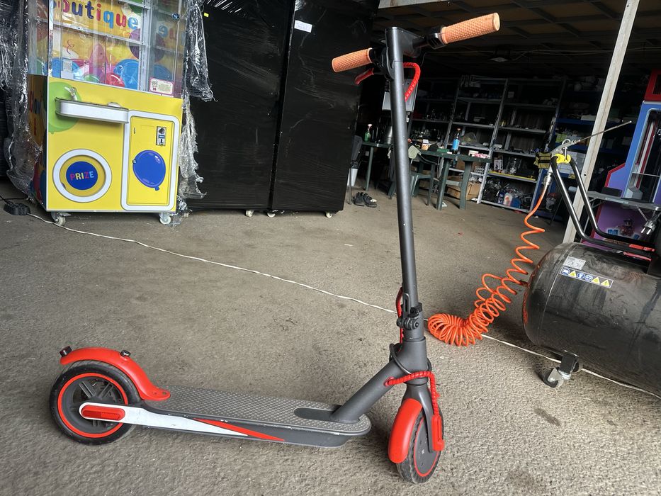 Продавам електрическа тротинетка Xiaomi M365