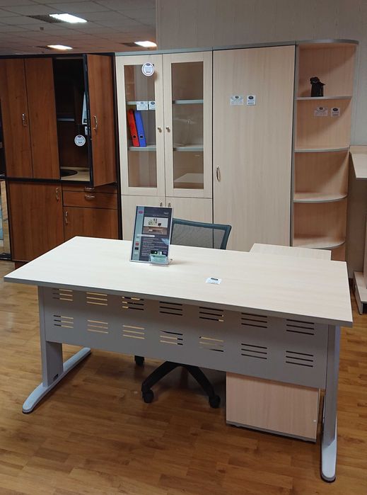 Мебель офисная, столы, шкафы, стеллажи