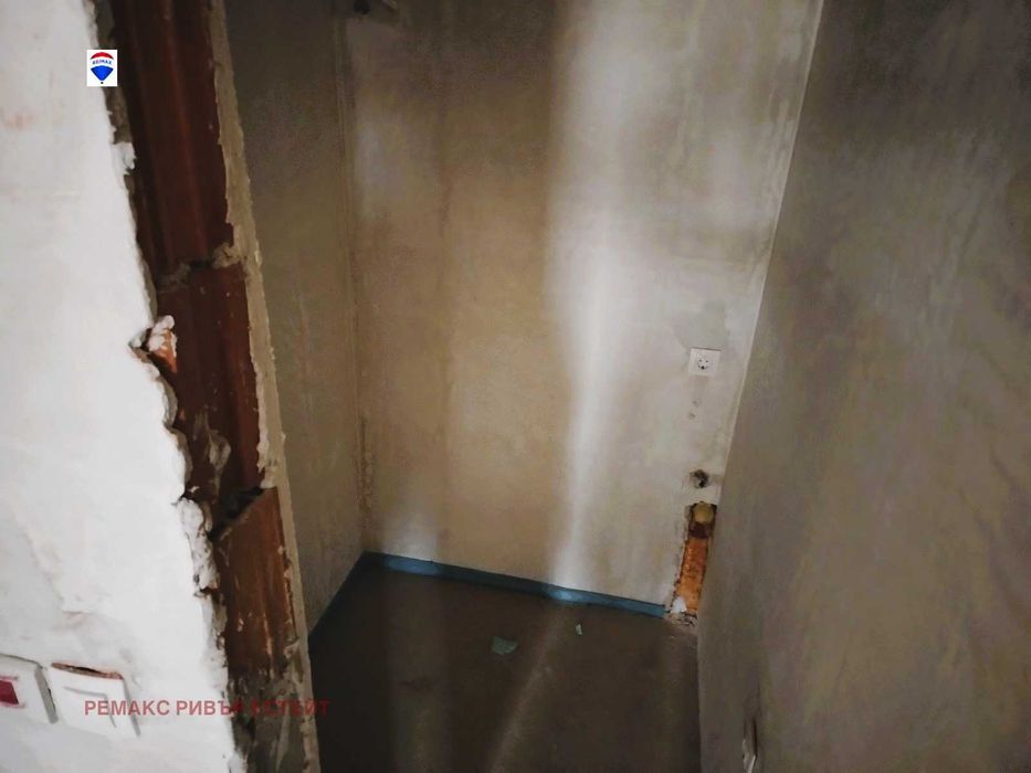 Продава се Двустаен апартамент в Русе, Център - 61 кв.м за 1053 €/кв.м - Снимка #13