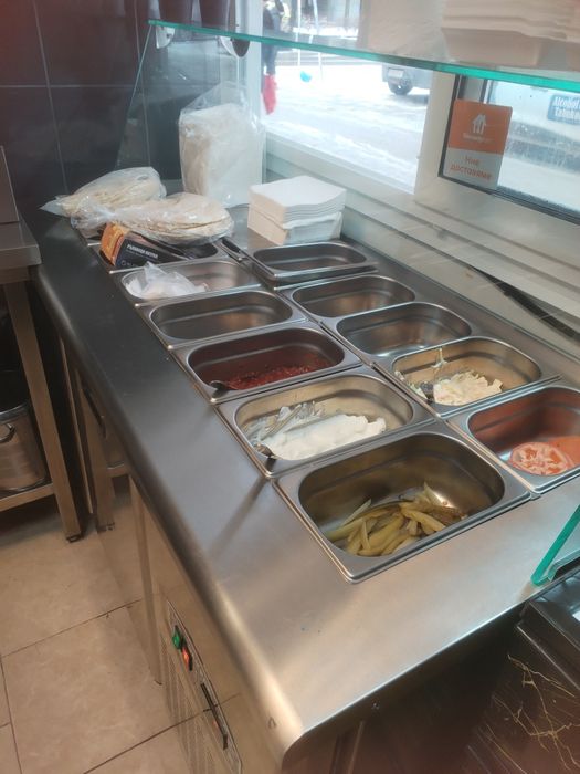 Професионална хладилна витрина