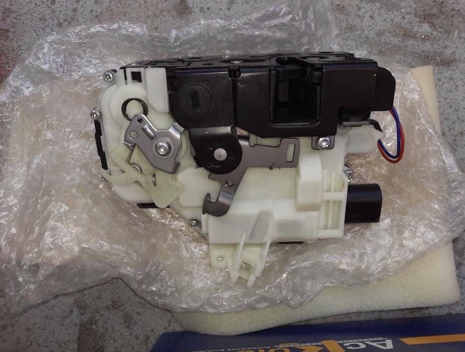 Incuietoare usa  spate VW Golf Passat ,Skoda Octavia