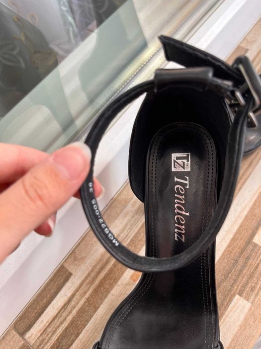 Черни дамски сандали от еко кожа