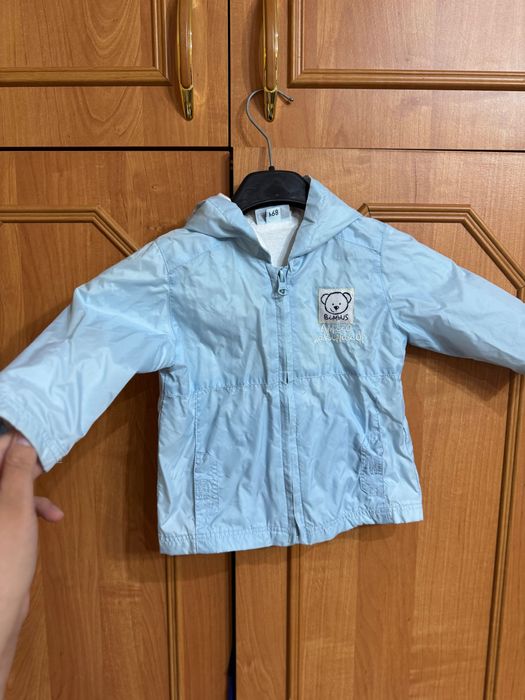 Vând geaca de blugi copii nouă