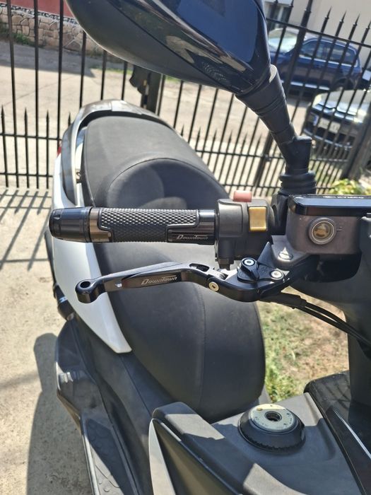 Kymco downtown 300i 2011г.