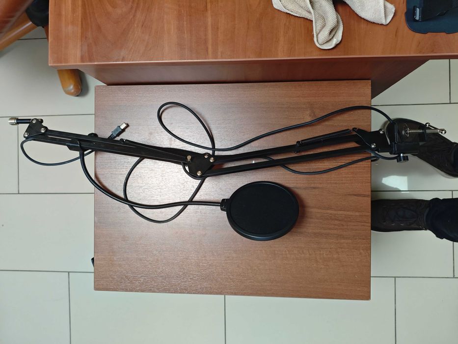 Продам микрофон Shure SM7B, черный