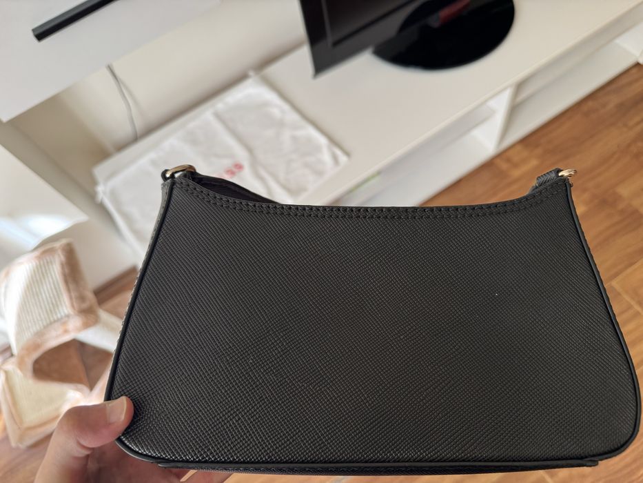 Дамска чанта  Guess