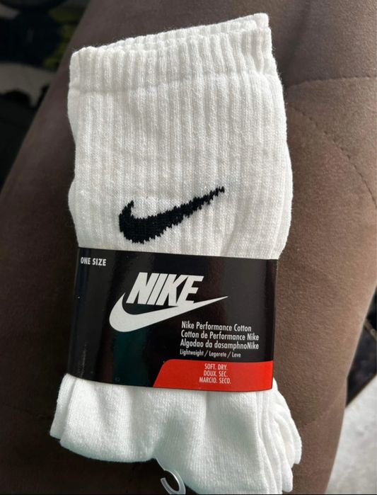 Vand sosete nike , adidas de inalta calitate negre si albe