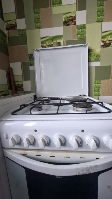 Продам газовую плиту