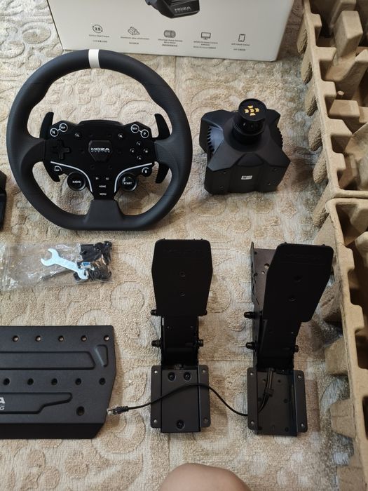 Игровой руль/контроллер Moza R3 PC