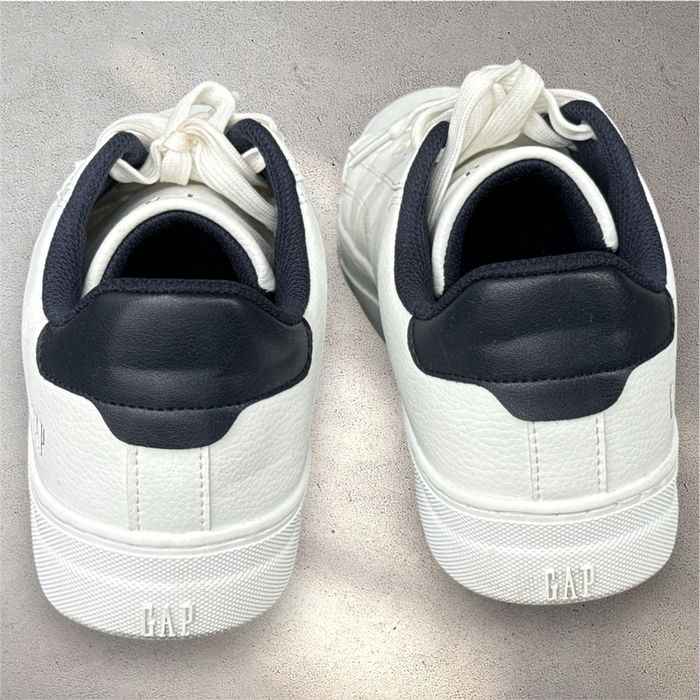 Adidasi GAP ca noi
