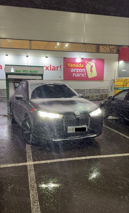 BMW ix 40i sotiladi 37000 prabeg