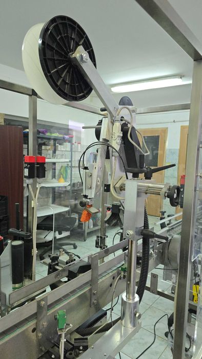 Vând Linie semiautomată Fabricație Miere și Produse Cosmetice