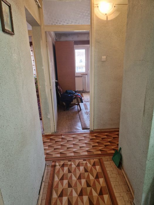 Vând apartament cu 4 camere