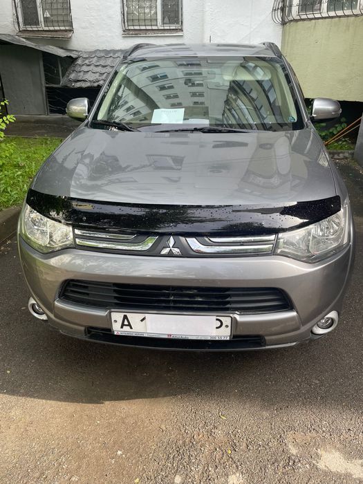 Автомобиль   Mitsubishi  Outlander