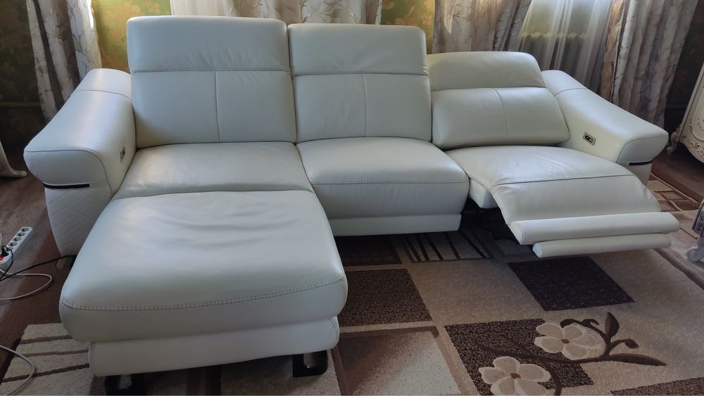 Кожаный диван  Tömo в отличном состоянии