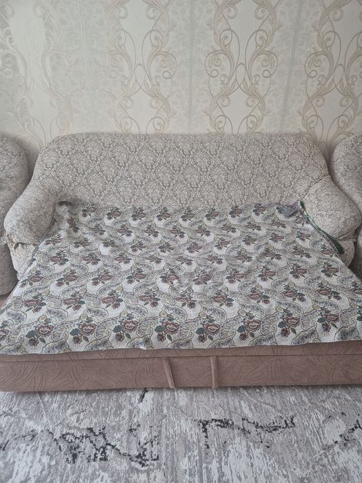 Диван с двумя креслами