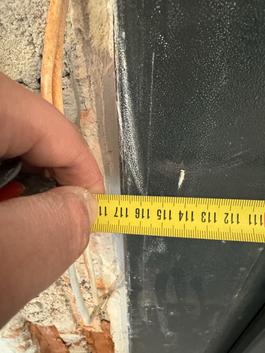 Метална блиндирана външна врата