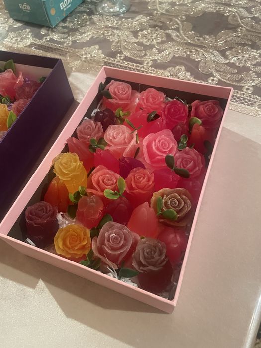 Sovunli gullar sotiladi skidkada ulgurib