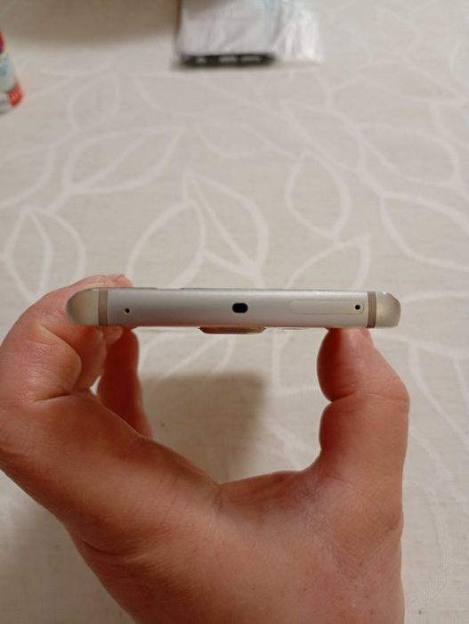 Продавам Samsung Galaxy S6 Edge