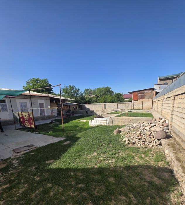 Қибрай маркази  Янгиобод маҳ. Яккачӯпда 7 сот. ер участкаси сотилади.