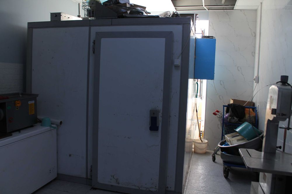 Сдается в аренду мясной магазин.