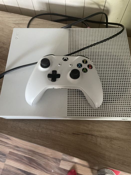 Xbox one s в идеальном состояние