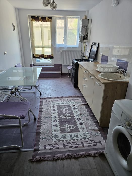 Închiriez apartament