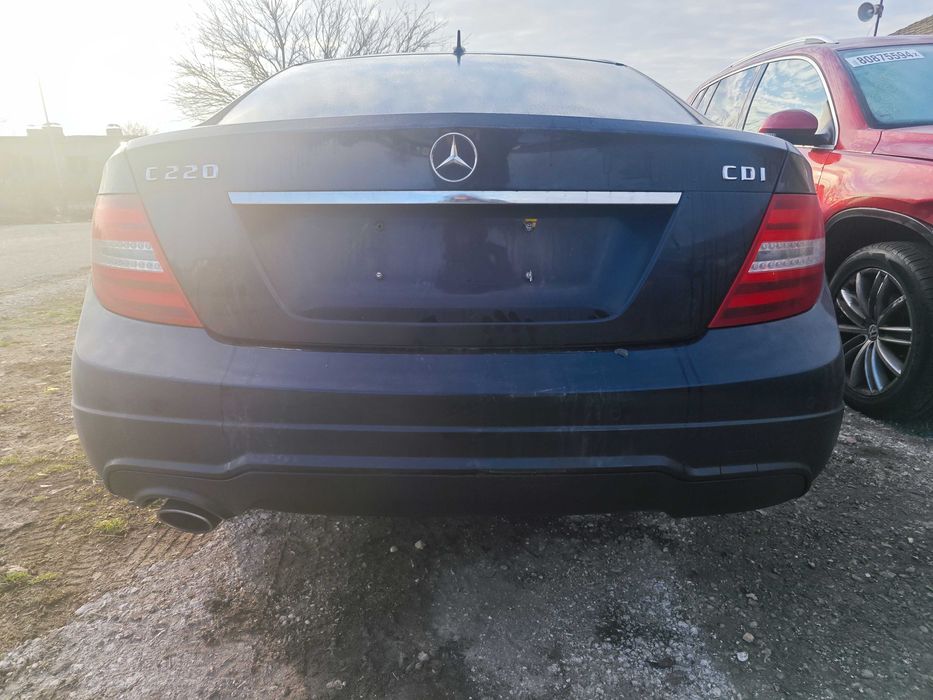 На Части Mercedes W204 Coupe C class 651 автомат 76000 на километраж