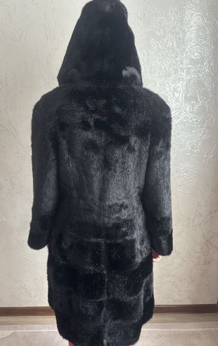 Ноковая шуба с капюшоном