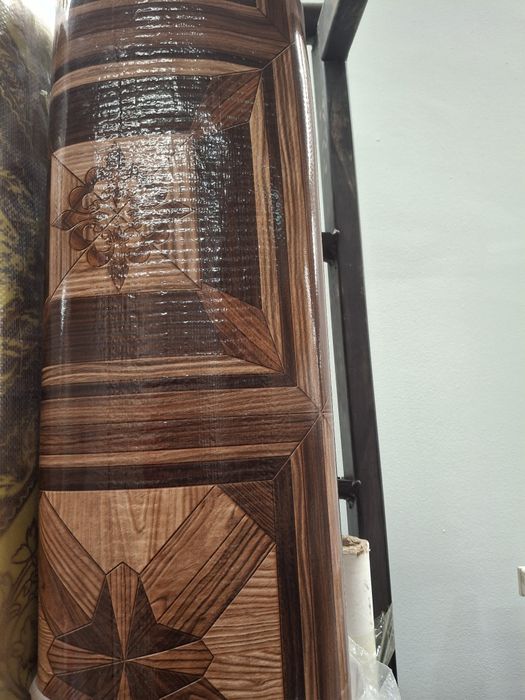 Linoleu Ff Gros 2mm grosime, lat 2m, lung 20m. fusta