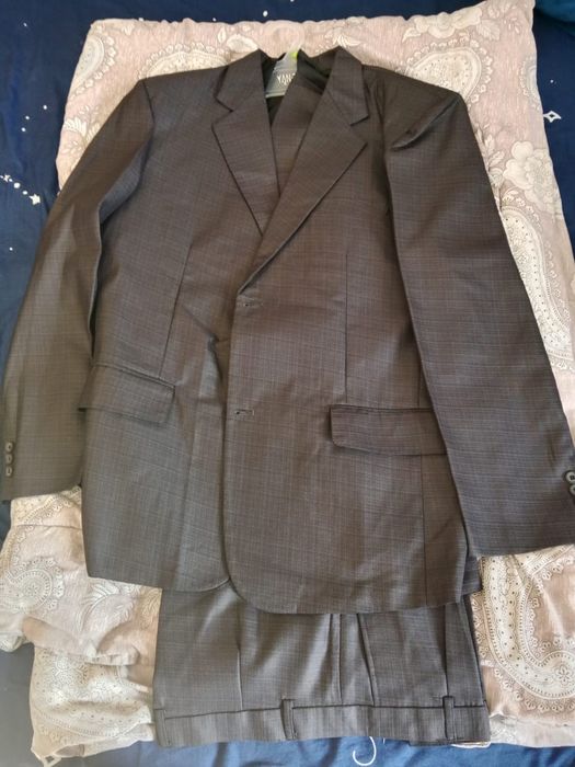 Продам костюмы мужские