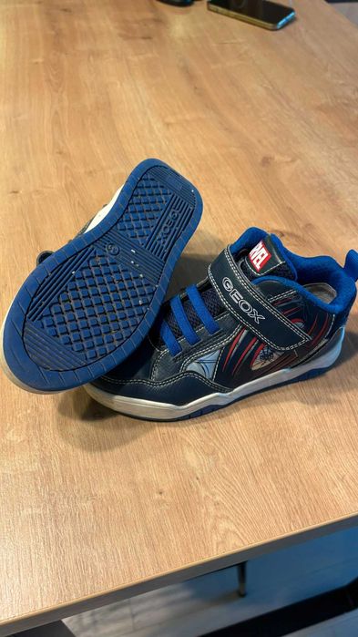 Ghete sport Geox Spider Man Perth Boy, marime 31, in stare foarte buna!
