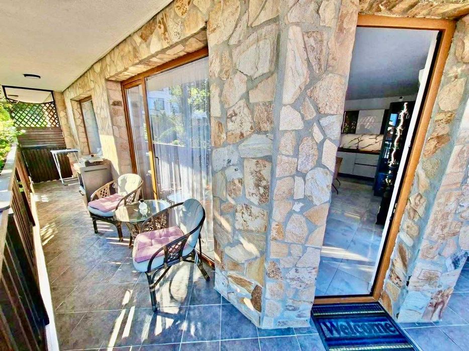 Просторен тристаен апартамент, Първа линия, Гледка море