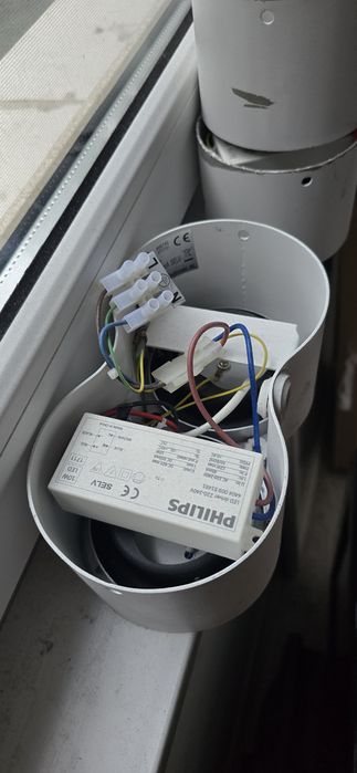 Spoturi led Philips dimabile