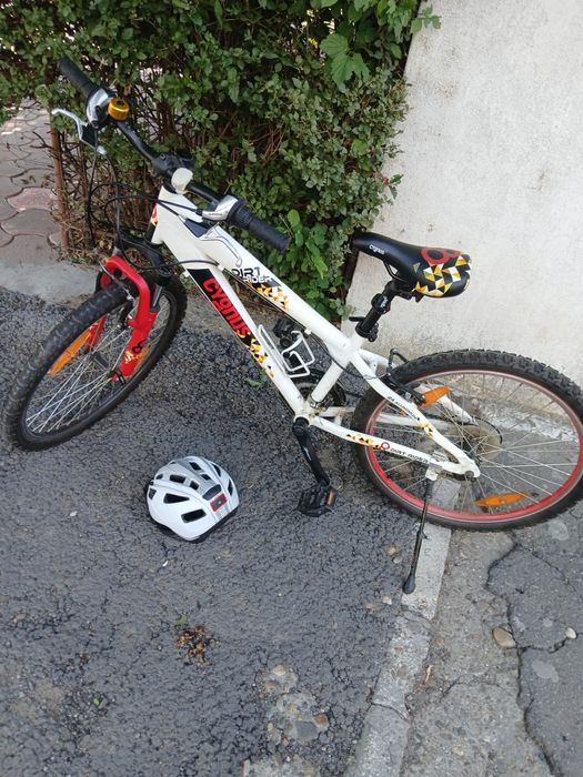Vând bicicletă copii 8- 15 ani