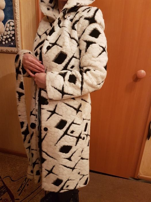 Тёплая женская куртка с капюшоном