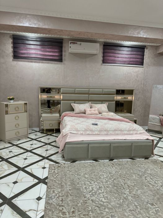 Продаю спальный гарнитур