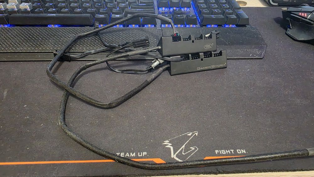 DeepCool Castle 280 RGB – AIO 280 mm – AMD – complet cu 2 ventilatoare 140 mm