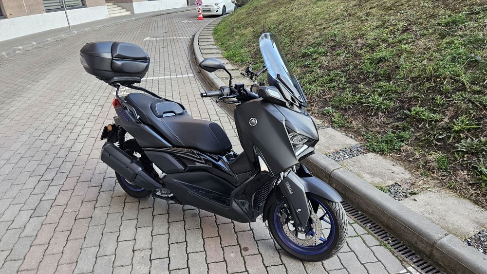Vand scuter Honda Forza 350 sau Yamaha XMax 300