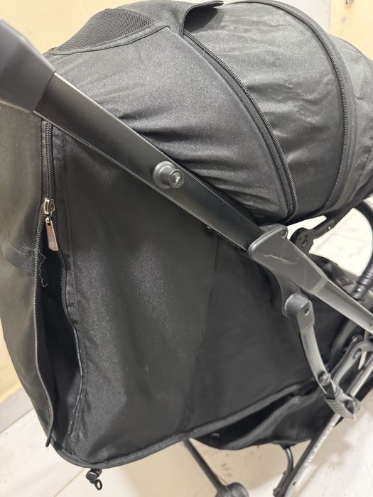 Продам коляску черного цвета