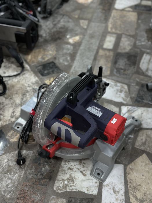 Пила торцовочная MAKUTE